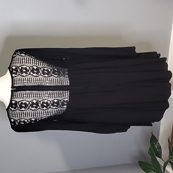 Xhilaration Split Sleeve Crochet Bodice Lined Boho Dress - Size M - Picture 3 of 12